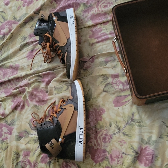 Louis vuitton off white air jordan 1 size us9.5 - Picture 5 of 6